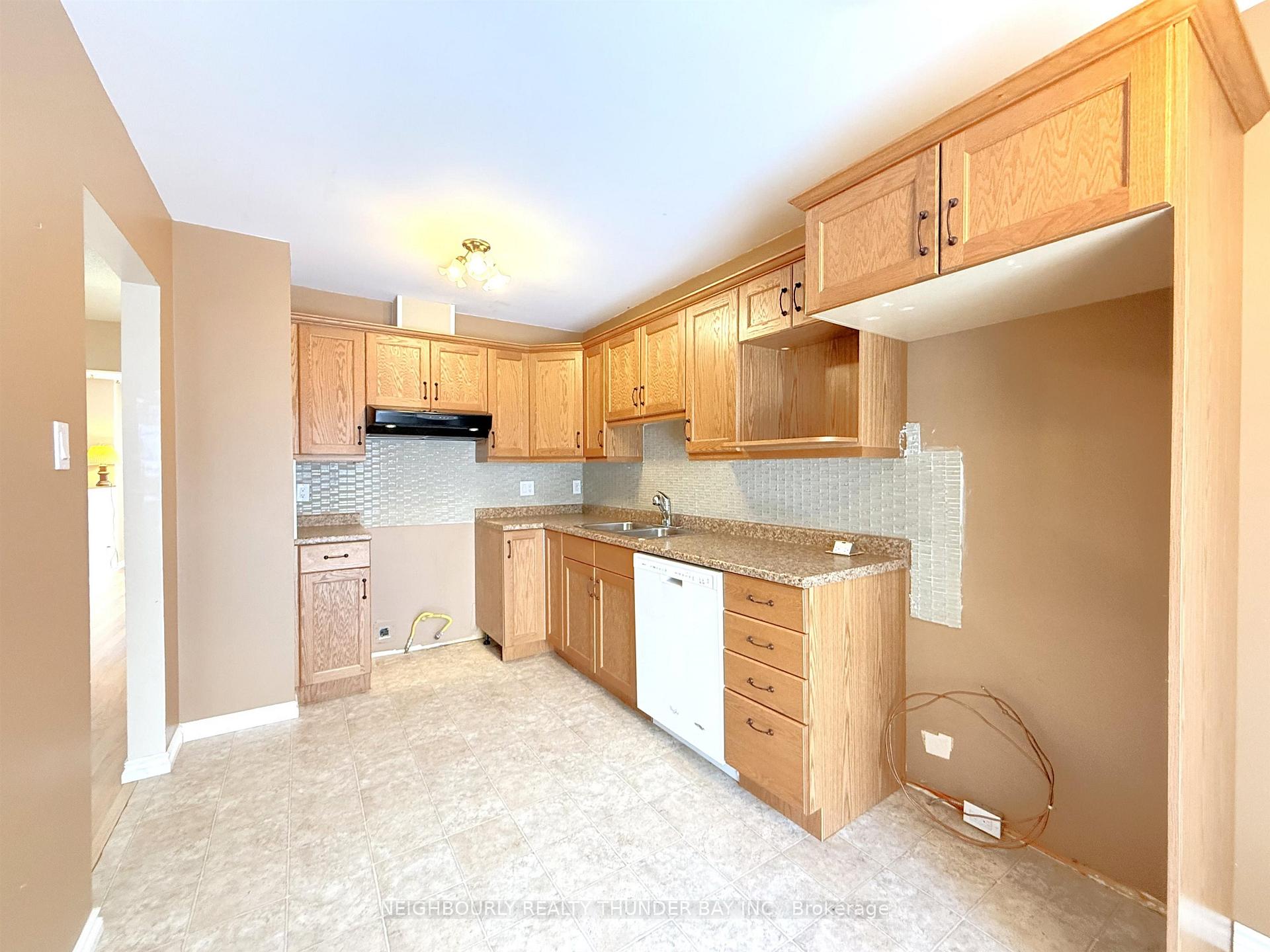 Photo 6 of 431 Simon Fraser Drive, Thunder Bay, Northwood Park — HOMEH
