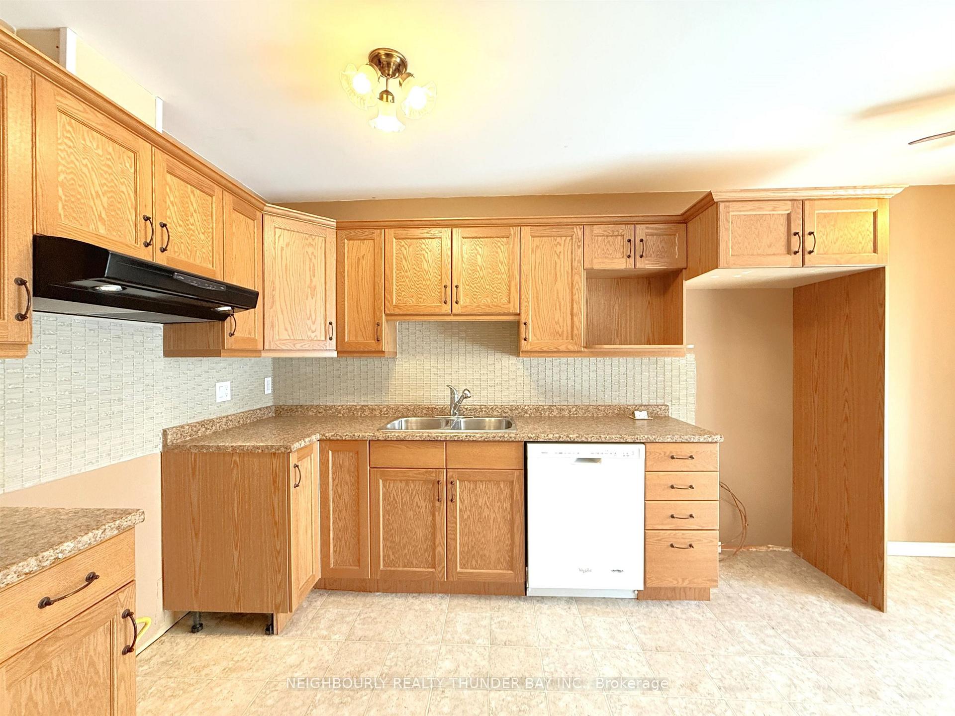 Photo 7 of 431 Simon Fraser Drive, Thunder Bay, Northwood Park — HOMEH