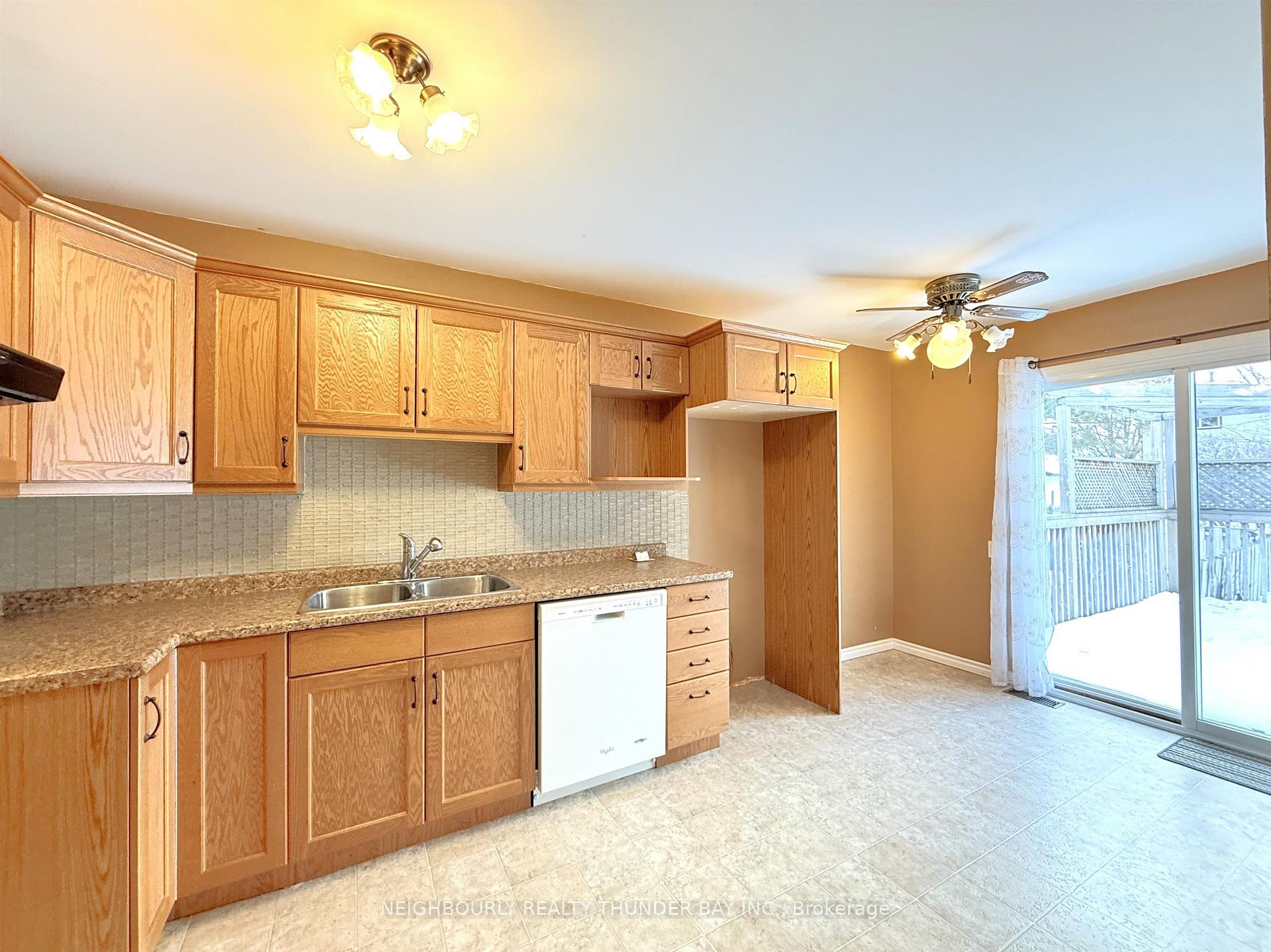 Photo 8 of 431 Simon Fraser Drive, Thunder Bay, Northwood Park — HOMEH