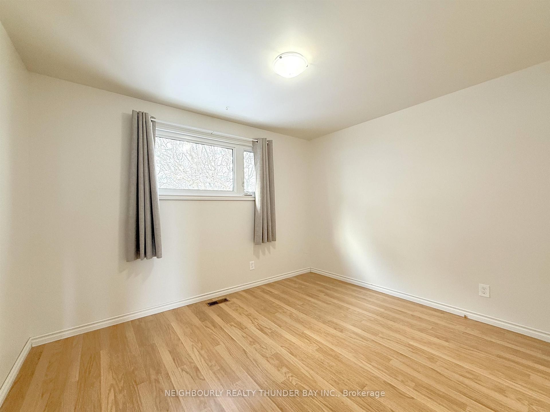 Photo 10 of 431 Simon Fraser Drive, Thunder Bay, Northwood Park — HOMEH