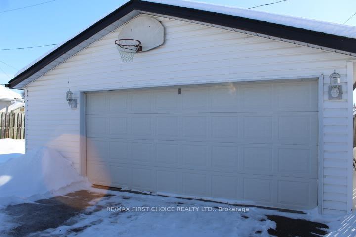Photo 2 of 176 University Drive, Thunder Bay, Northwood Park — HOMEH