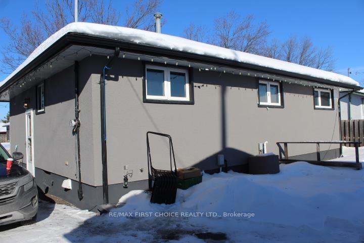 Photo 3 of 176 University Drive, Thunder Bay, Northwood Park — HOMEH