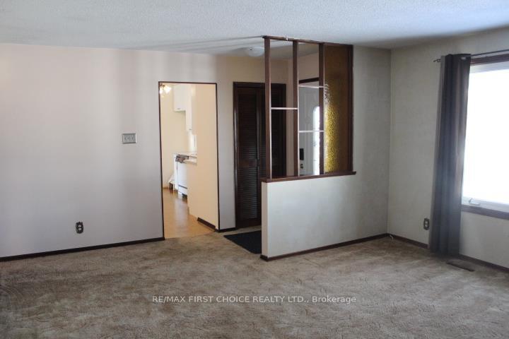 Photo 4 of 176 University Drive, Thunder Bay, Northwood Park — HOMEH