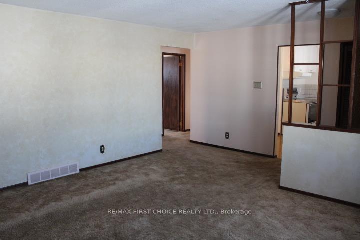 Photo 5 of 176 University Drive, Thunder Bay, Northwood Park — HOMEH