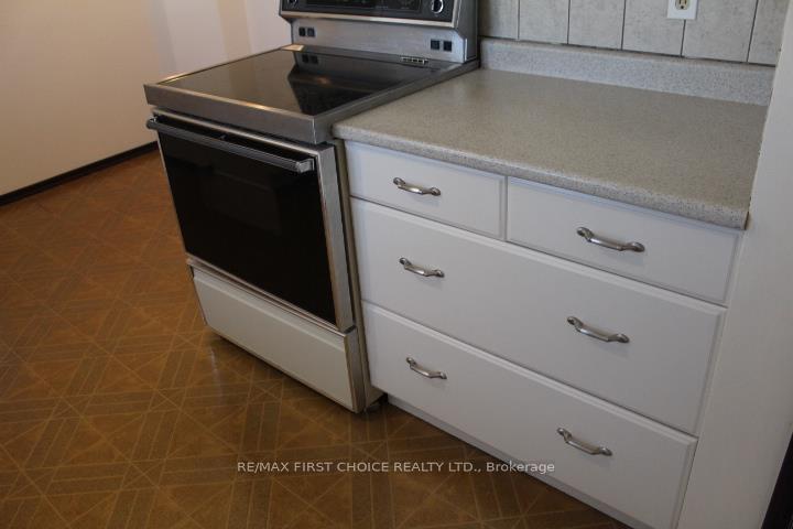 Photo 10 of 176 University Drive, Thunder Bay, Northwood Park — HOMEH