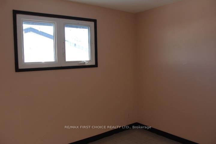 Photo 15 of 176 University Drive, Thunder Bay, Northwood Park — HOMEH
