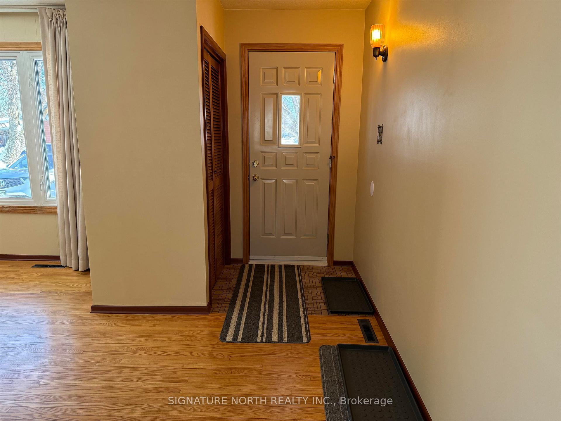Photo 2 of 467 Sycamore Place, Thunder Bay, Northwood Park — HOMEH