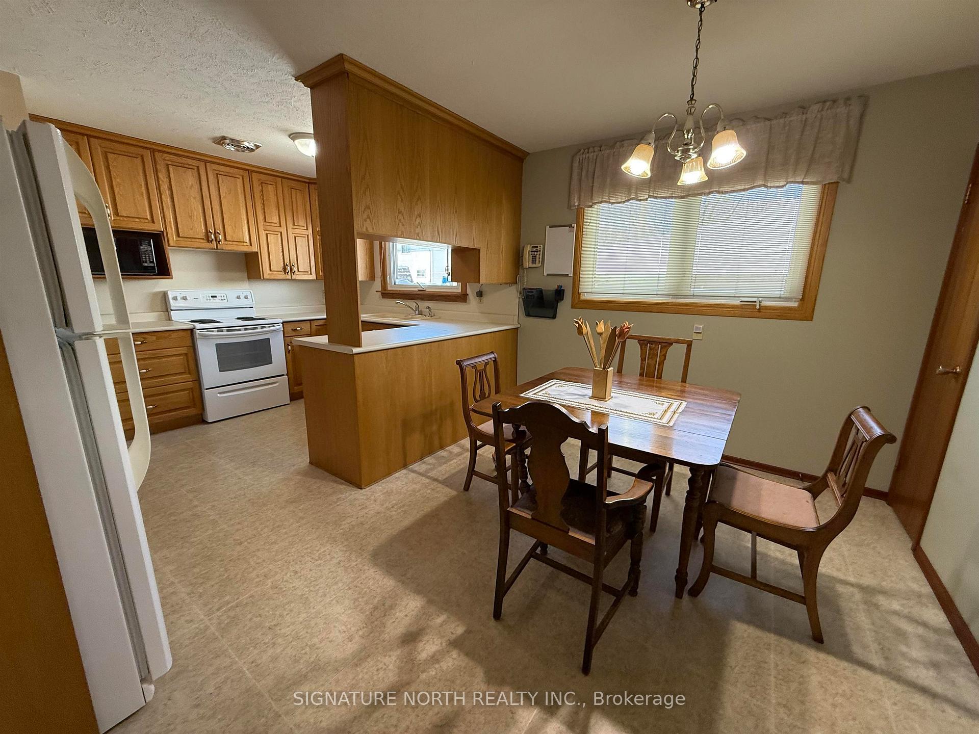 Photo 5 of 467 Sycamore Place, Thunder Bay, Northwood Park — HOMEH