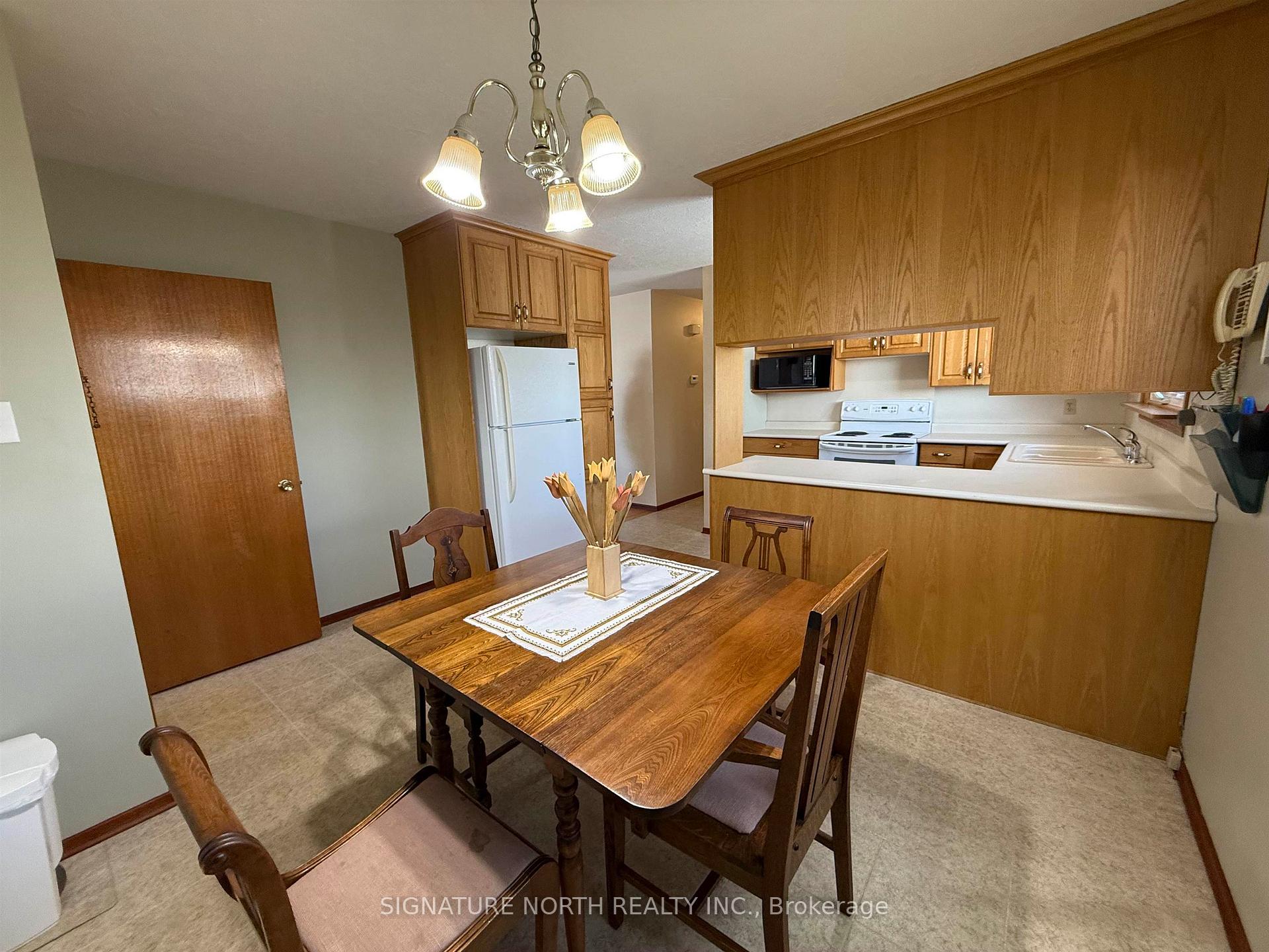 Photo 6 of 467 Sycamore Place, Thunder Bay, Northwood Park — HOMEH