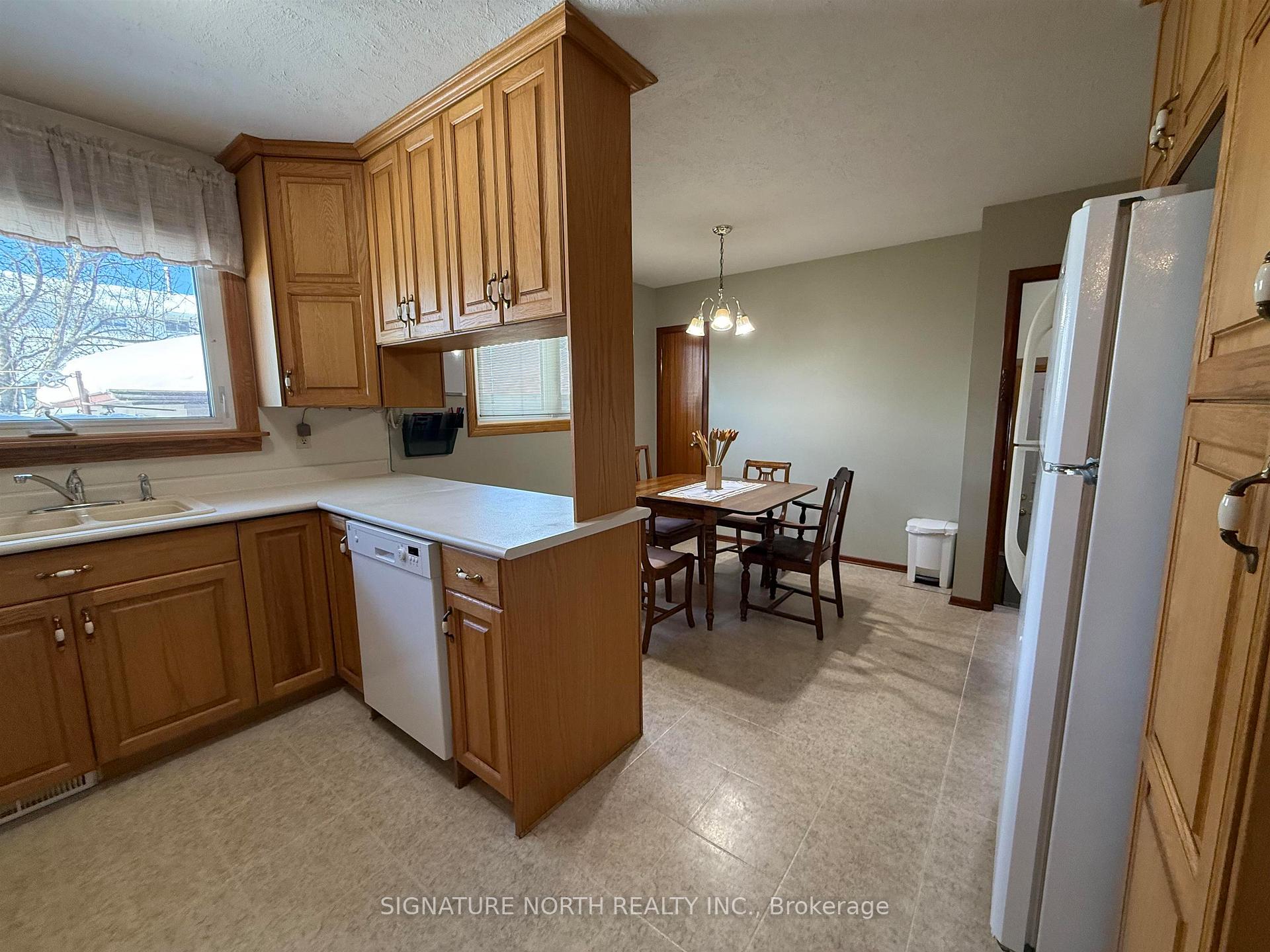 Photo 7 of 467 Sycamore Place, Thunder Bay, Northwood Park — HOMEH