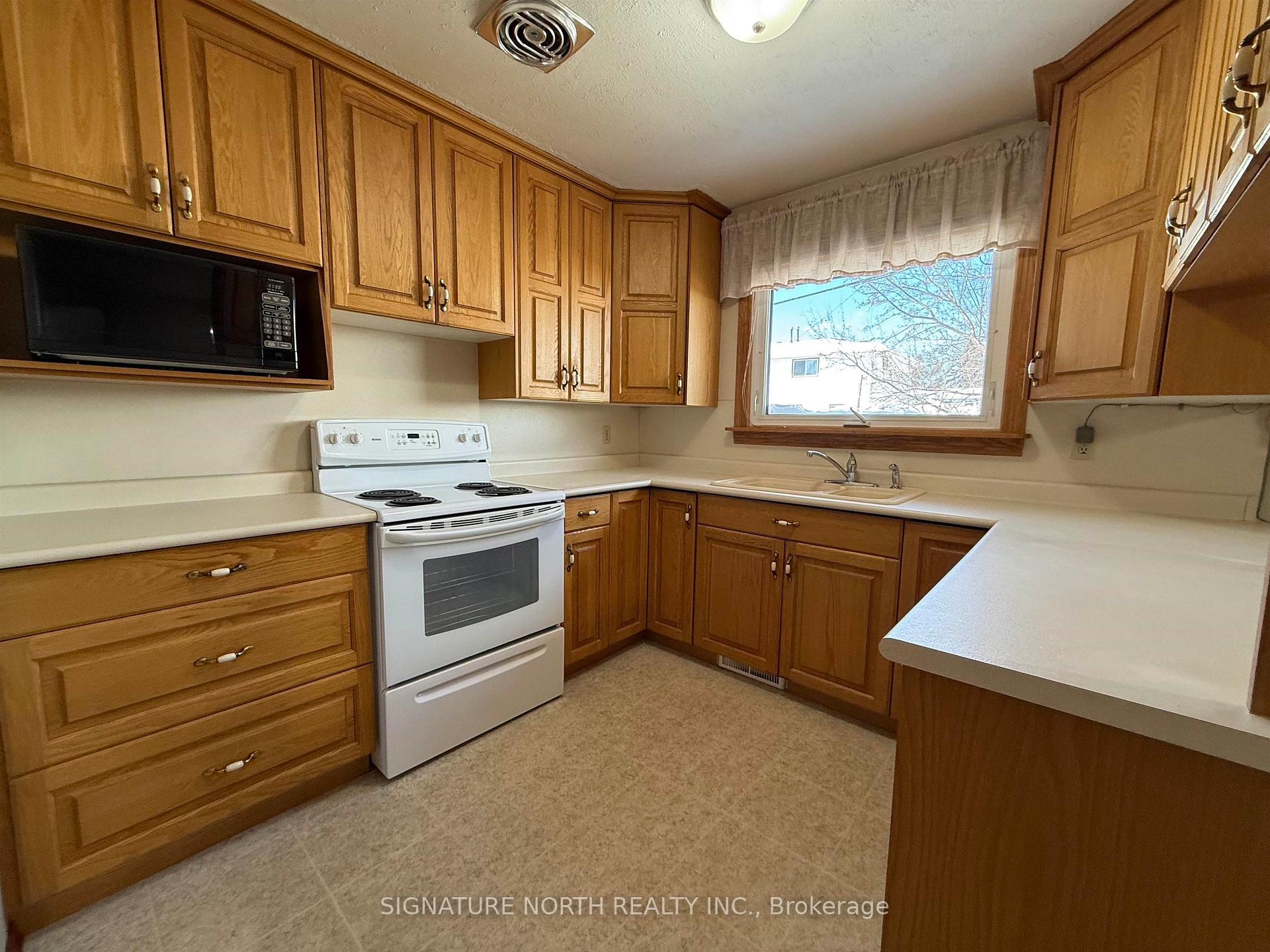 Photo 8 of 467 Sycamore Place, Thunder Bay, Northwood Park — HOMEH