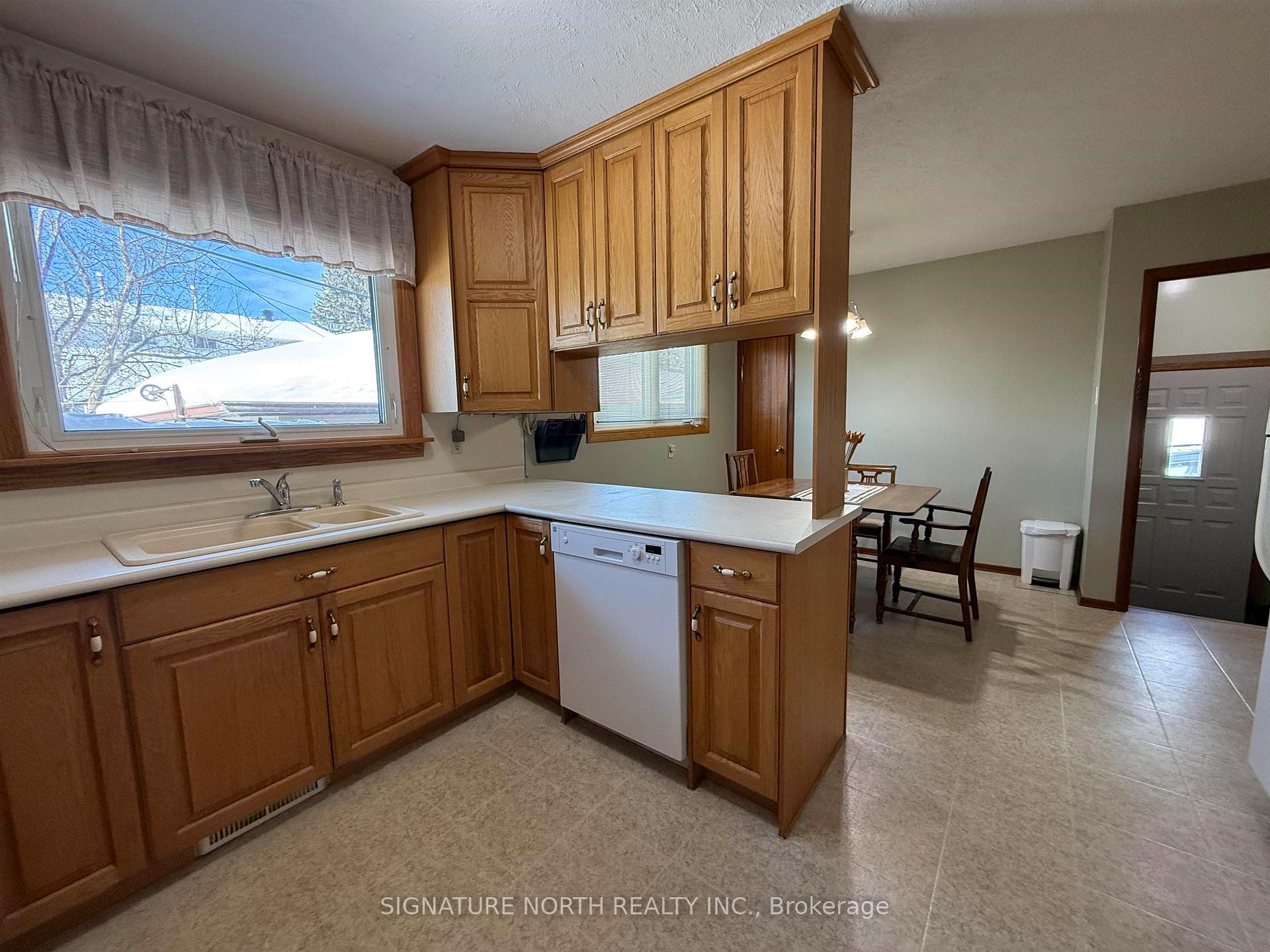 Photo 9 of 467 Sycamore Place, Thunder Bay, Northwood Park — HOMEH