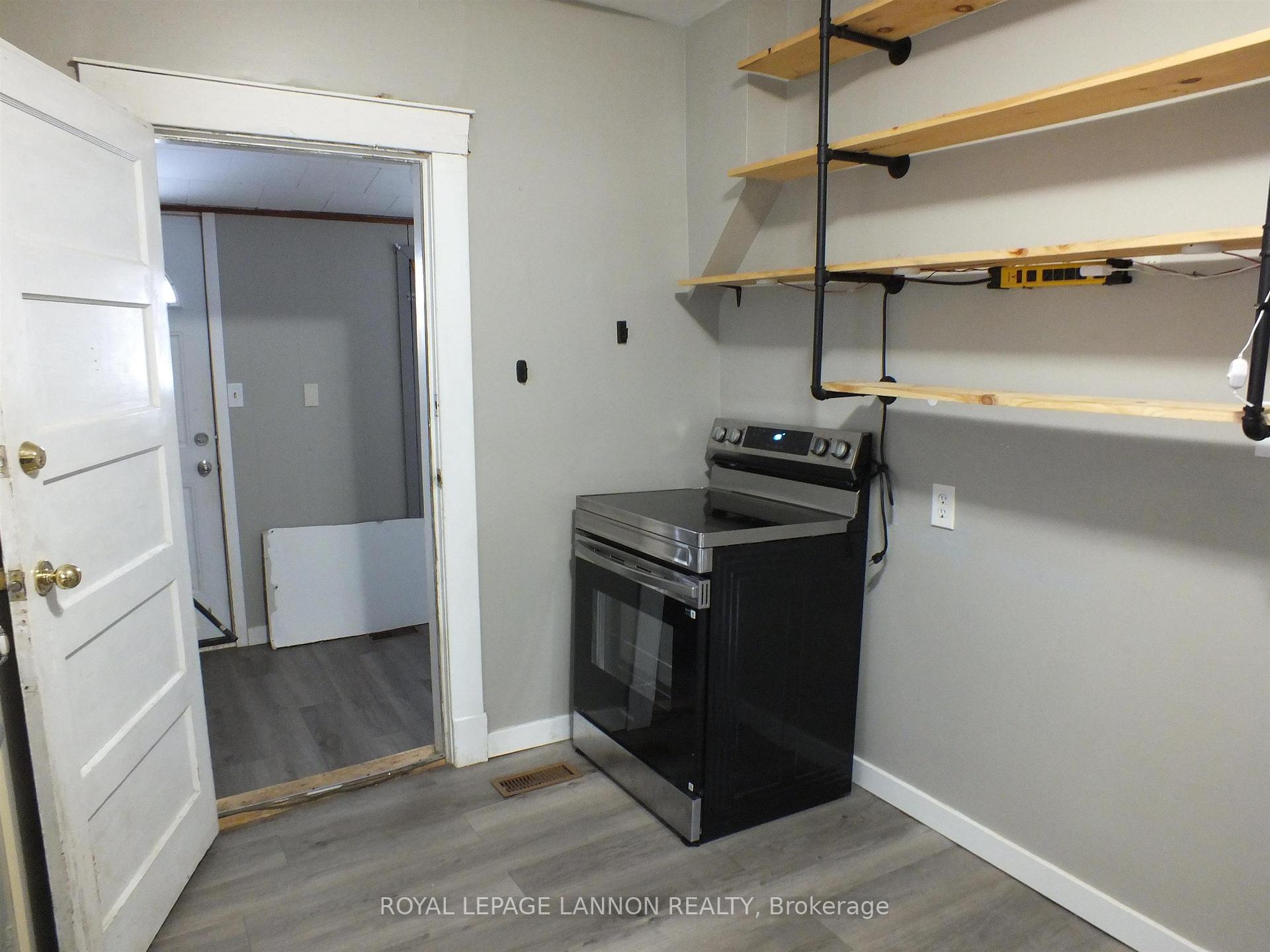 Photo 5 of 225 Balmoral Street, Thunder Bay, McKeller Park — HOMEH