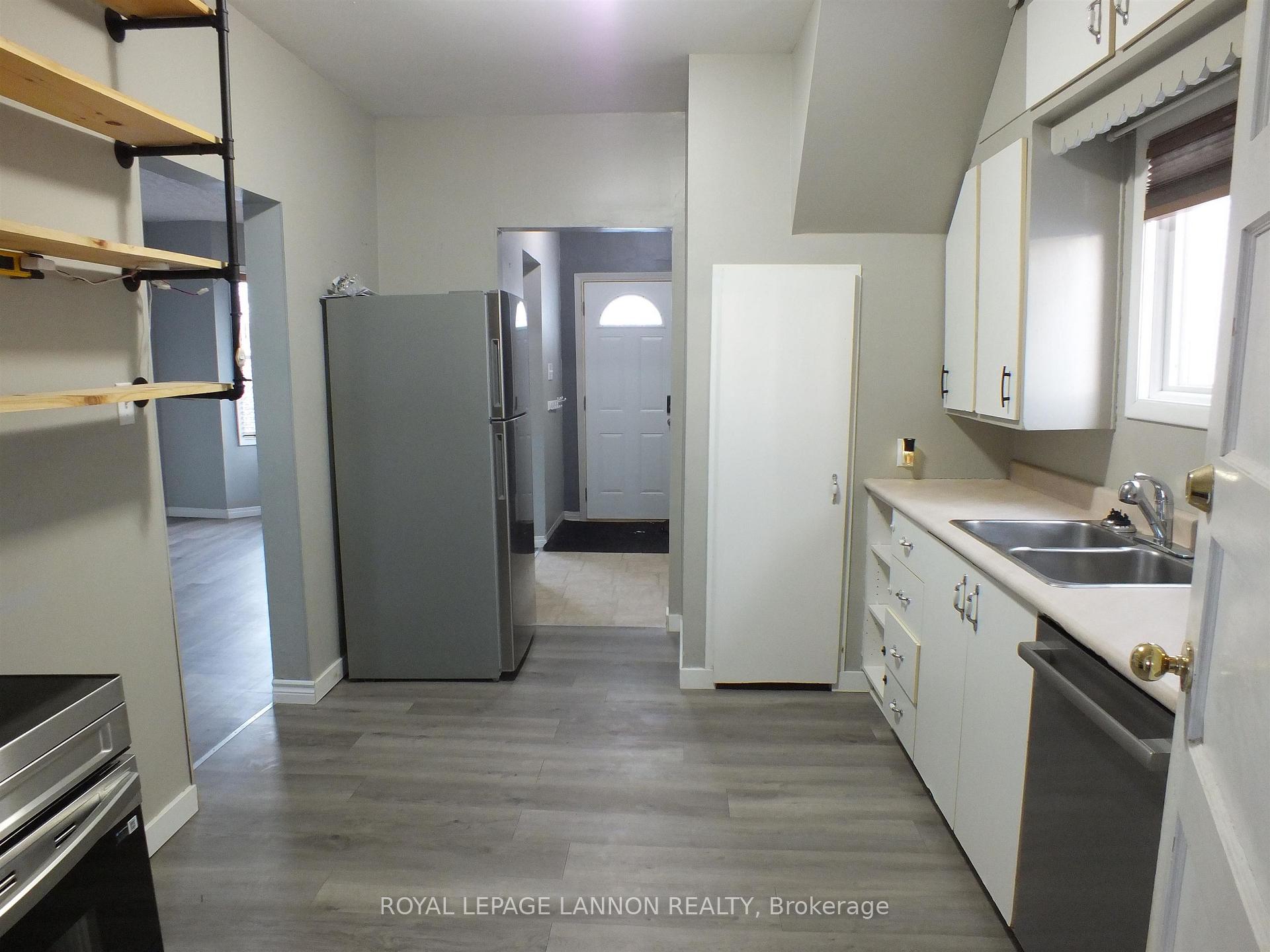 Photo 6 of 225 Balmoral Street, Thunder Bay, McKeller Park — HOMEH