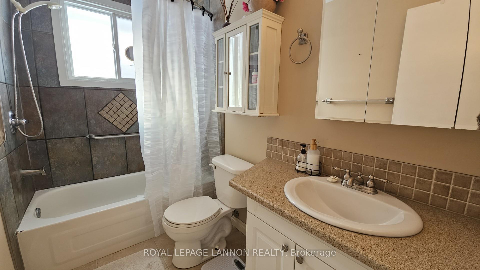 Photo 11 of 158 Kensington Drive, Thunder Bay, Northwood Park — HOMEH