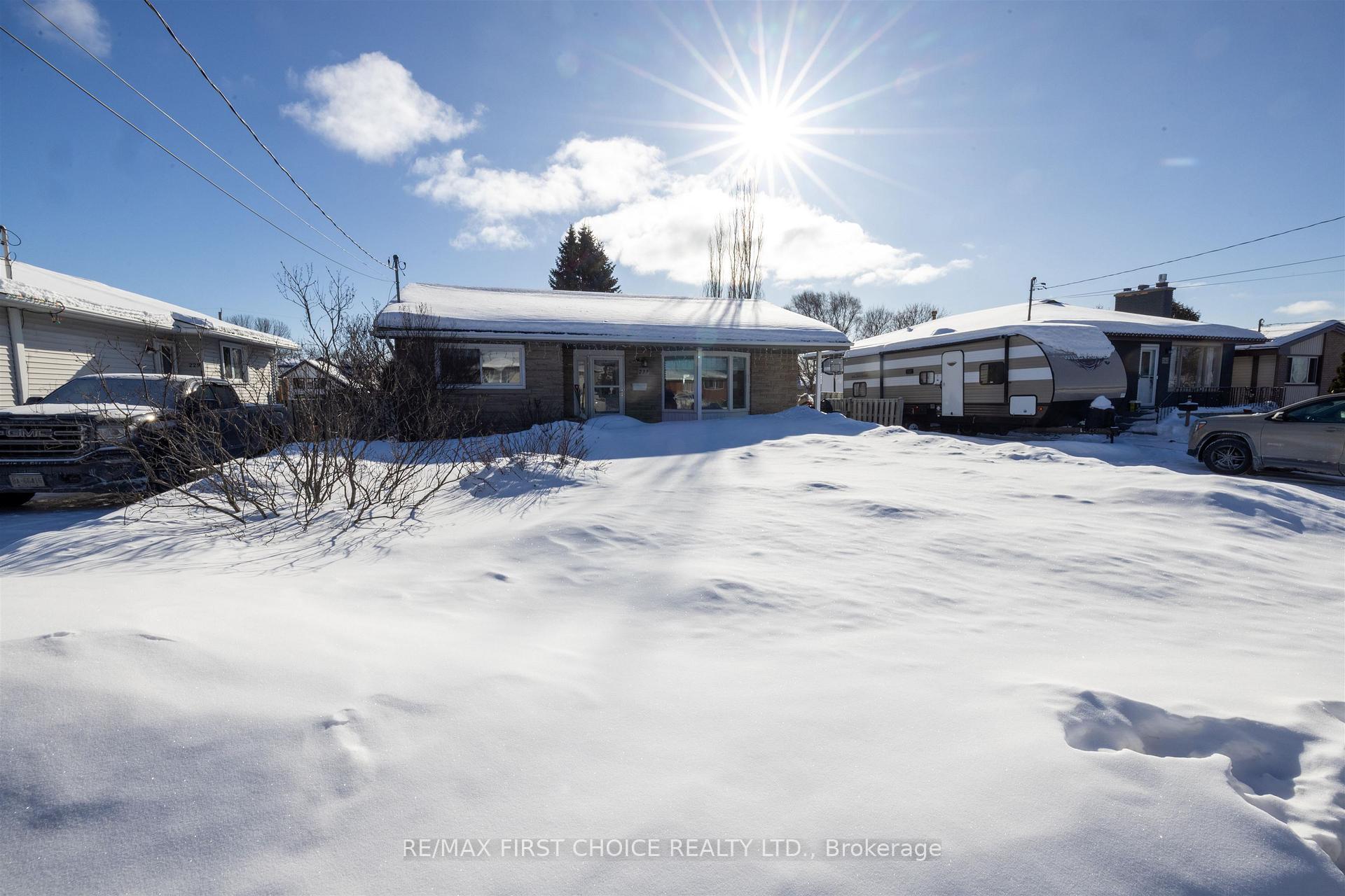 Photo 4 of 239 Dublin Avenue, Thunder Bay, John Street North — HOMEH