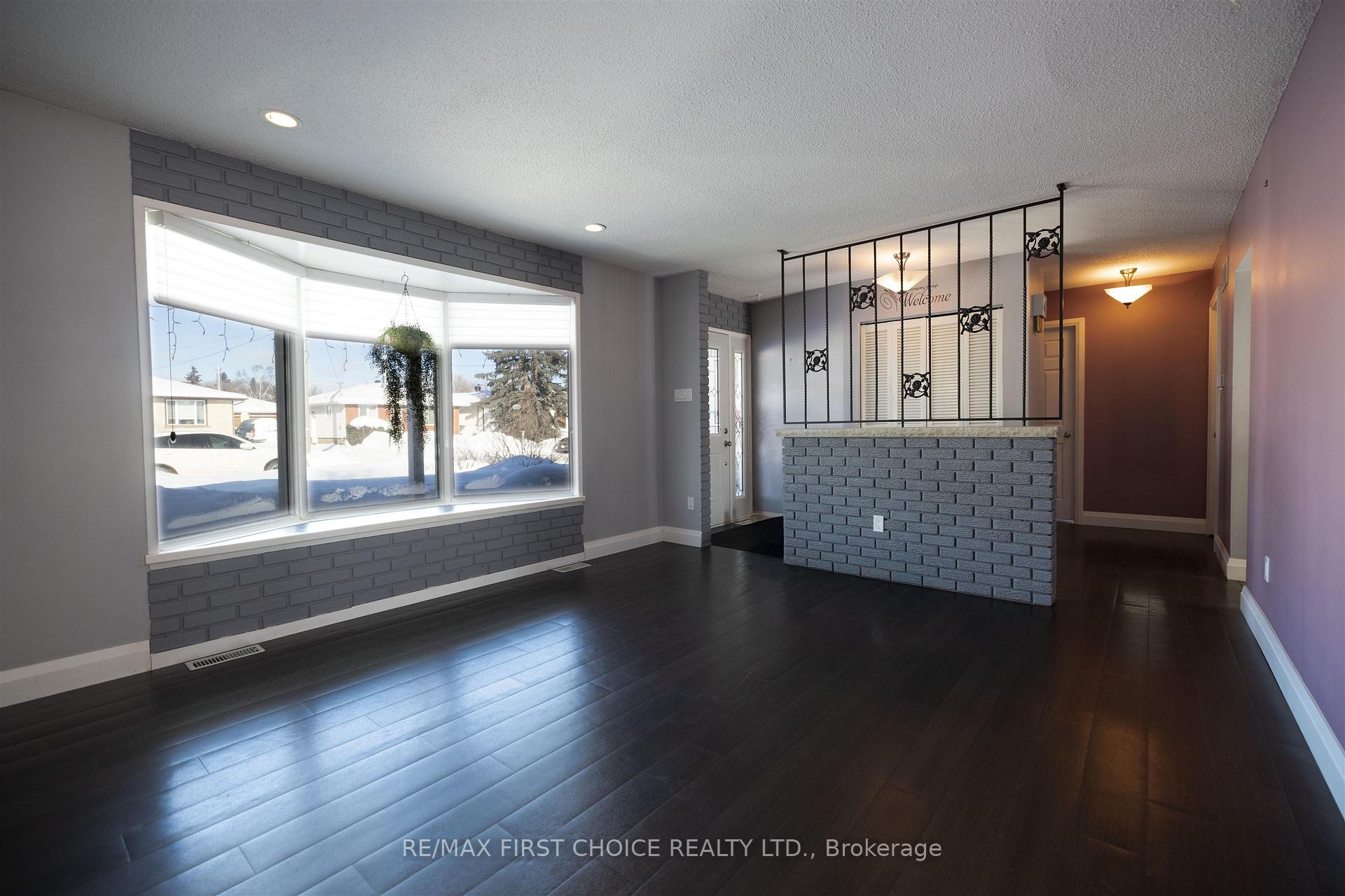Photo 8 of 239 Dublin Avenue, Thunder Bay, John Street North — HOMEH