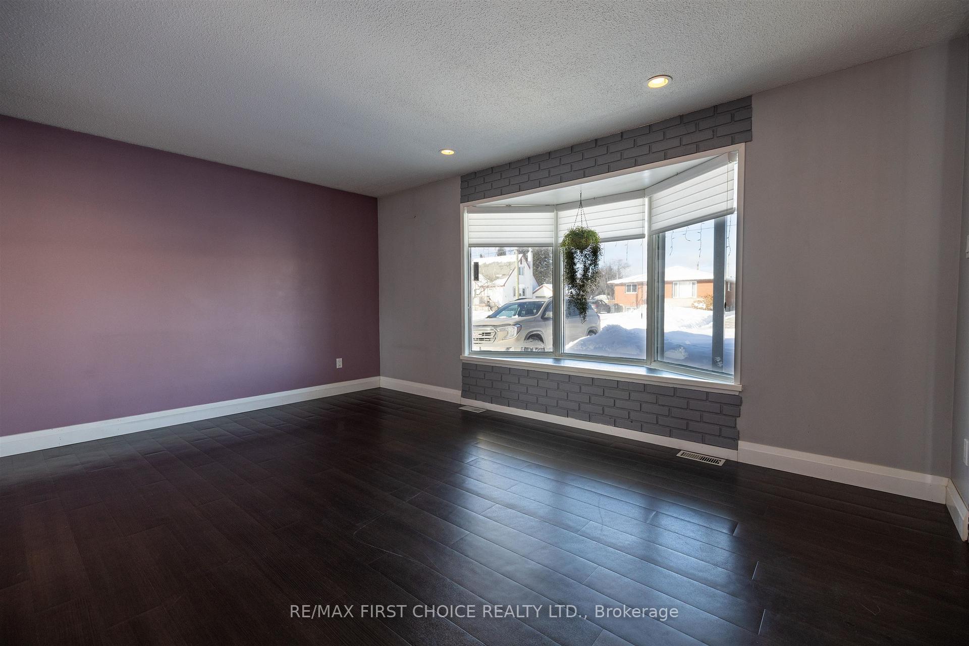 Photo 9 of 239 Dublin Avenue, Thunder Bay, John Street North — HOMEH