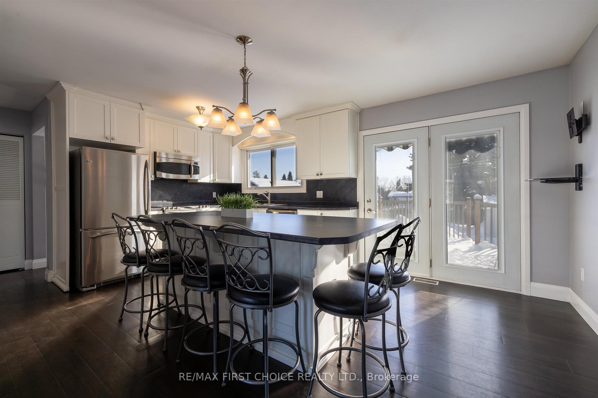 Photo 10 of 239 Dublin Avenue, Thunder Bay, John Street North — HOMEH