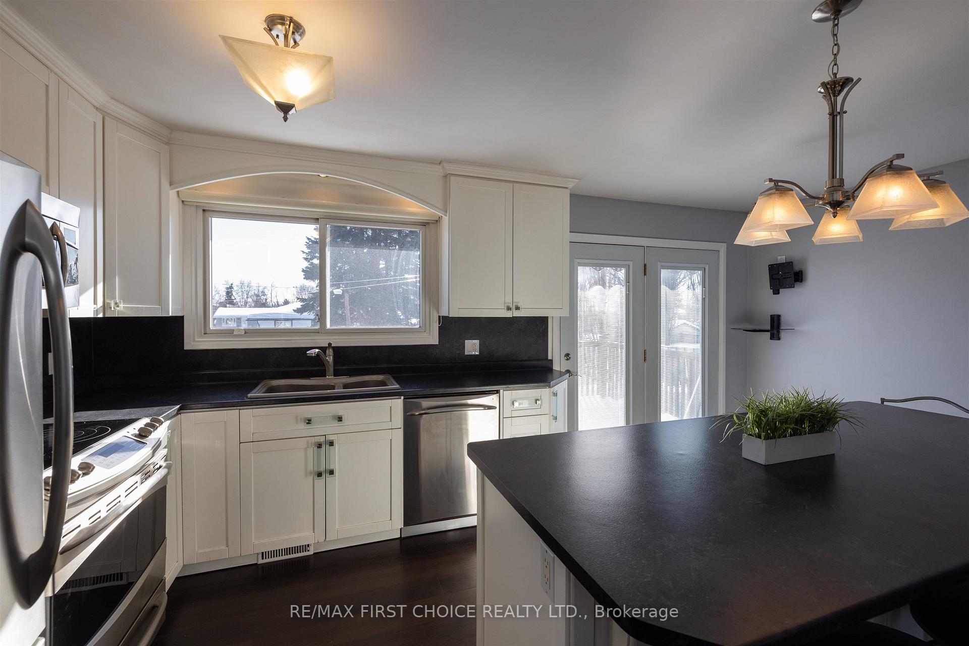 Photo 11 of 239 Dublin Avenue, Thunder Bay, John Street North — HOMEH
