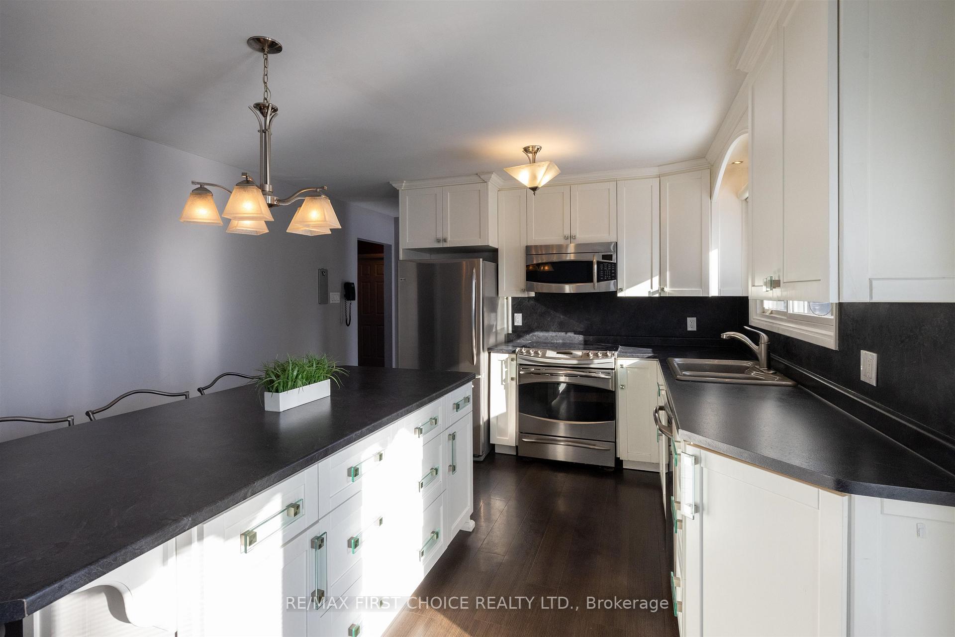 Photo 12 of 239 Dublin Avenue, Thunder Bay, John Street North — HOMEH