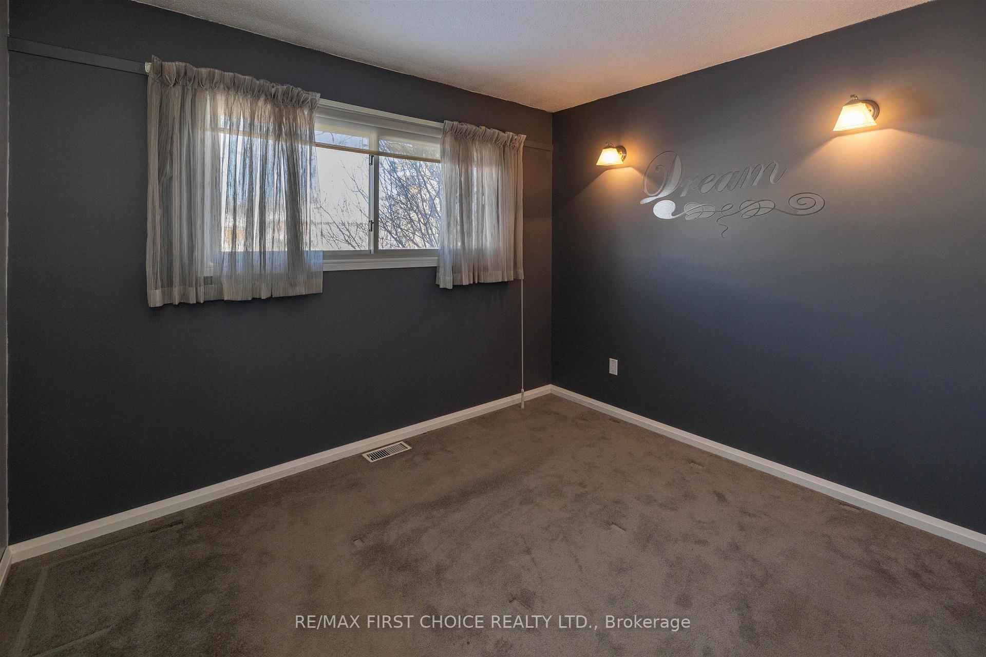 Photo 13 of 239 Dublin Avenue, Thunder Bay, John Street North — HOMEH