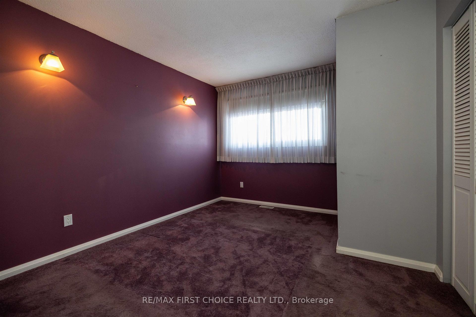 Photo 15 of 239 Dublin Avenue, Thunder Bay, John Street North — HOMEH
