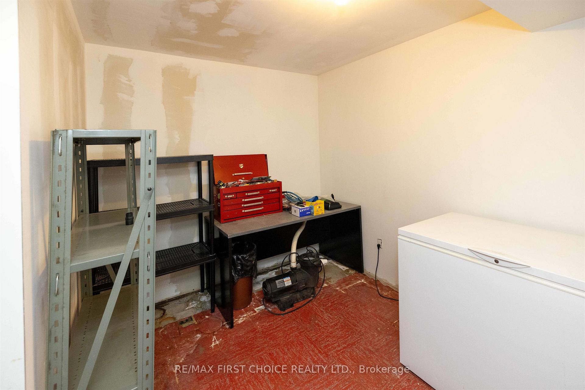Photo 31 of 239 Dublin Avenue, Thunder Bay, John Street North — HOMEH
