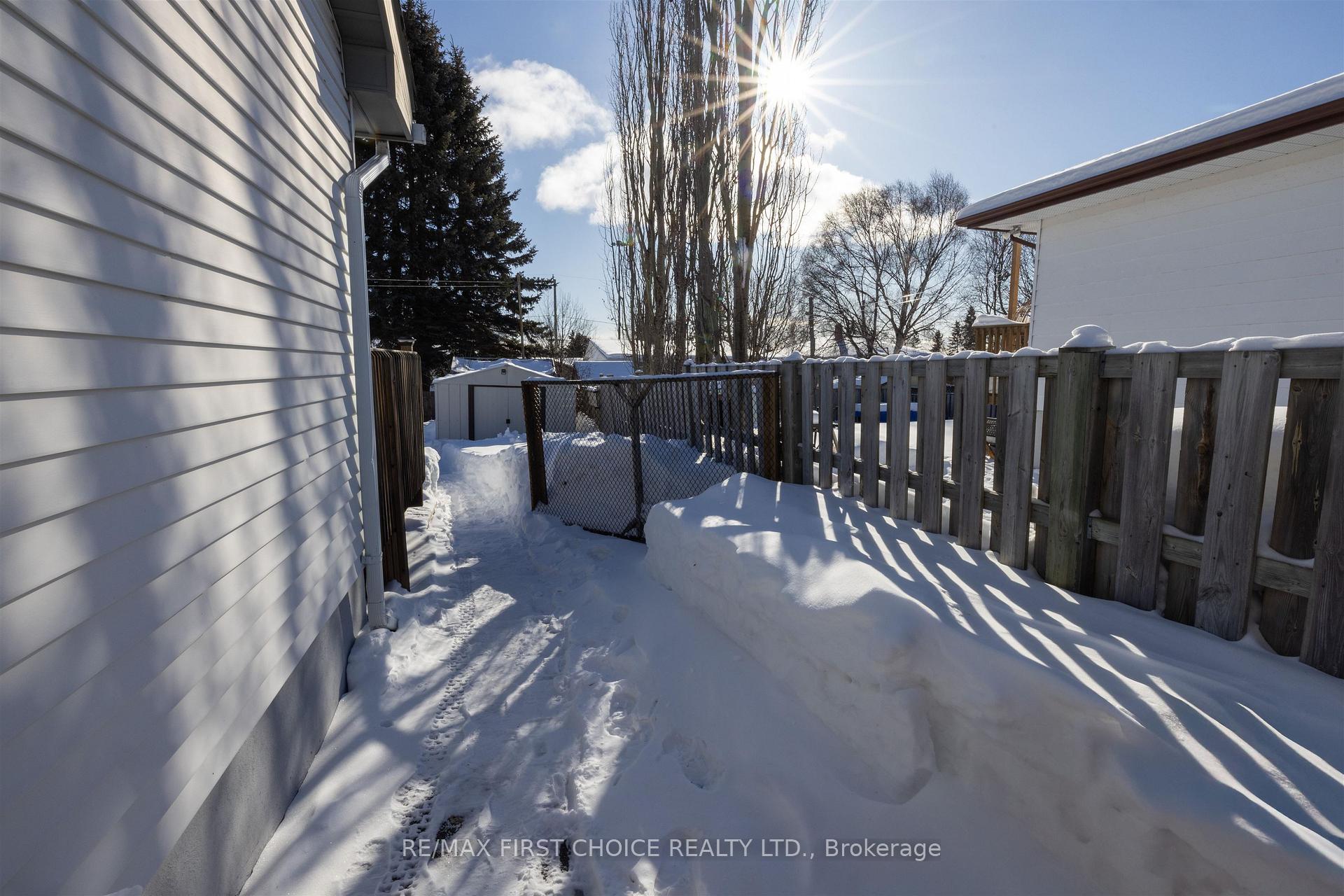 Photo 34 of 239 Dublin Avenue, Thunder Bay, John Street North — HOMEH