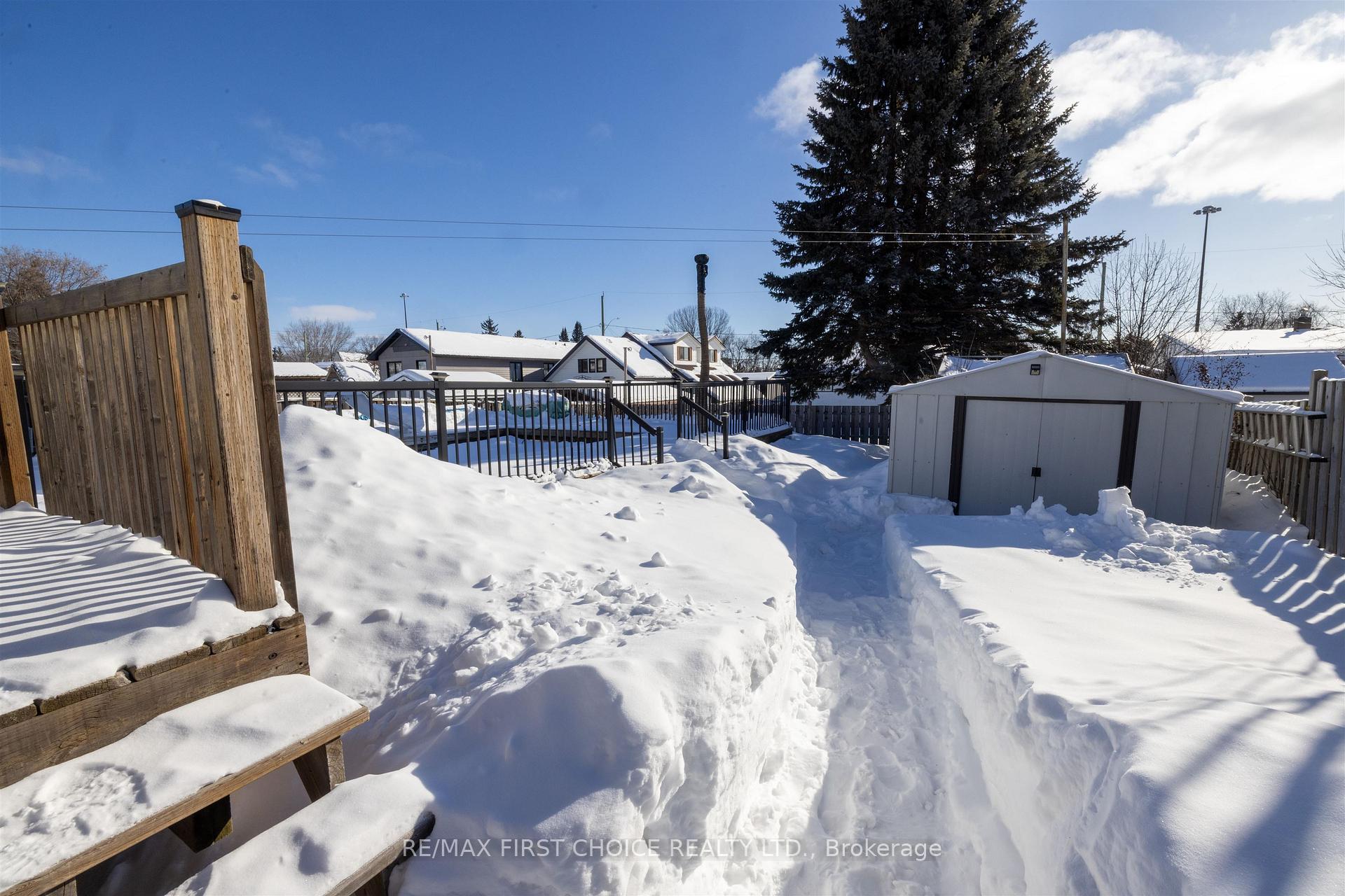 Photo 35 of 239 Dublin Avenue, Thunder Bay, John Street North — HOMEH