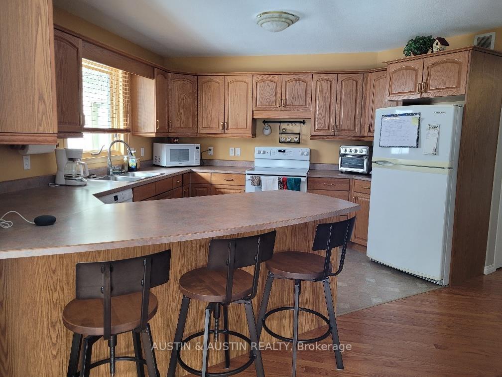 Photo 4 of 34 Wabigoon Drive W, Dryden, Edgewater Terrace — HOMEH