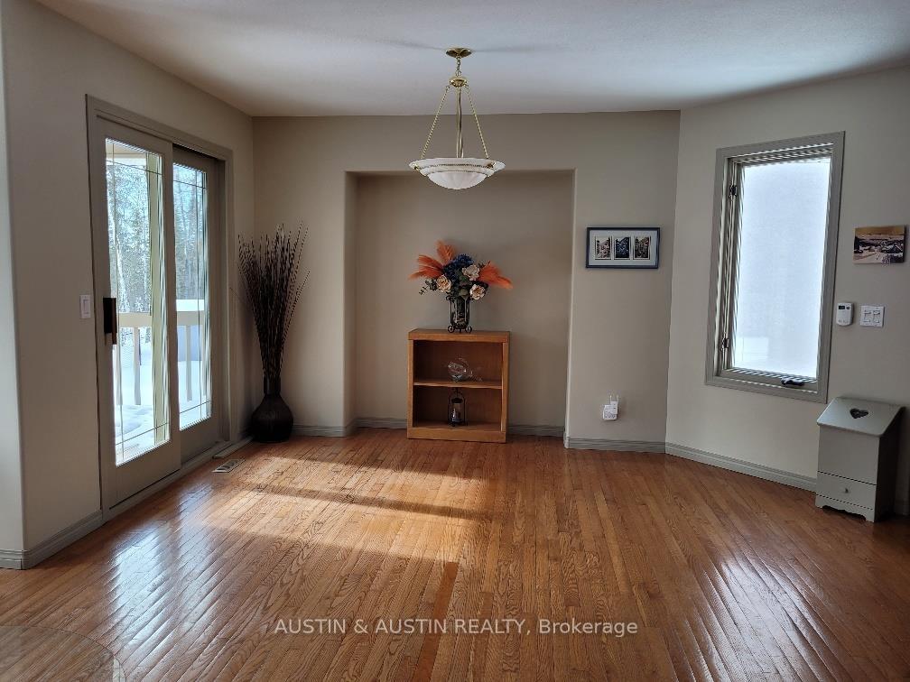 Photo 6 of 34 Wabigoon Drive W, Dryden, Edgewater Terrace — HOMEH