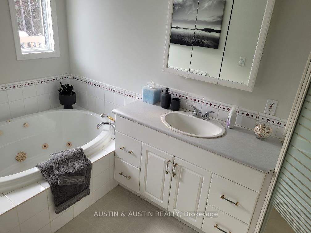 Photo 8 of 34 Wabigoon Drive W, Dryden, Edgewater Terrace — HOMEH