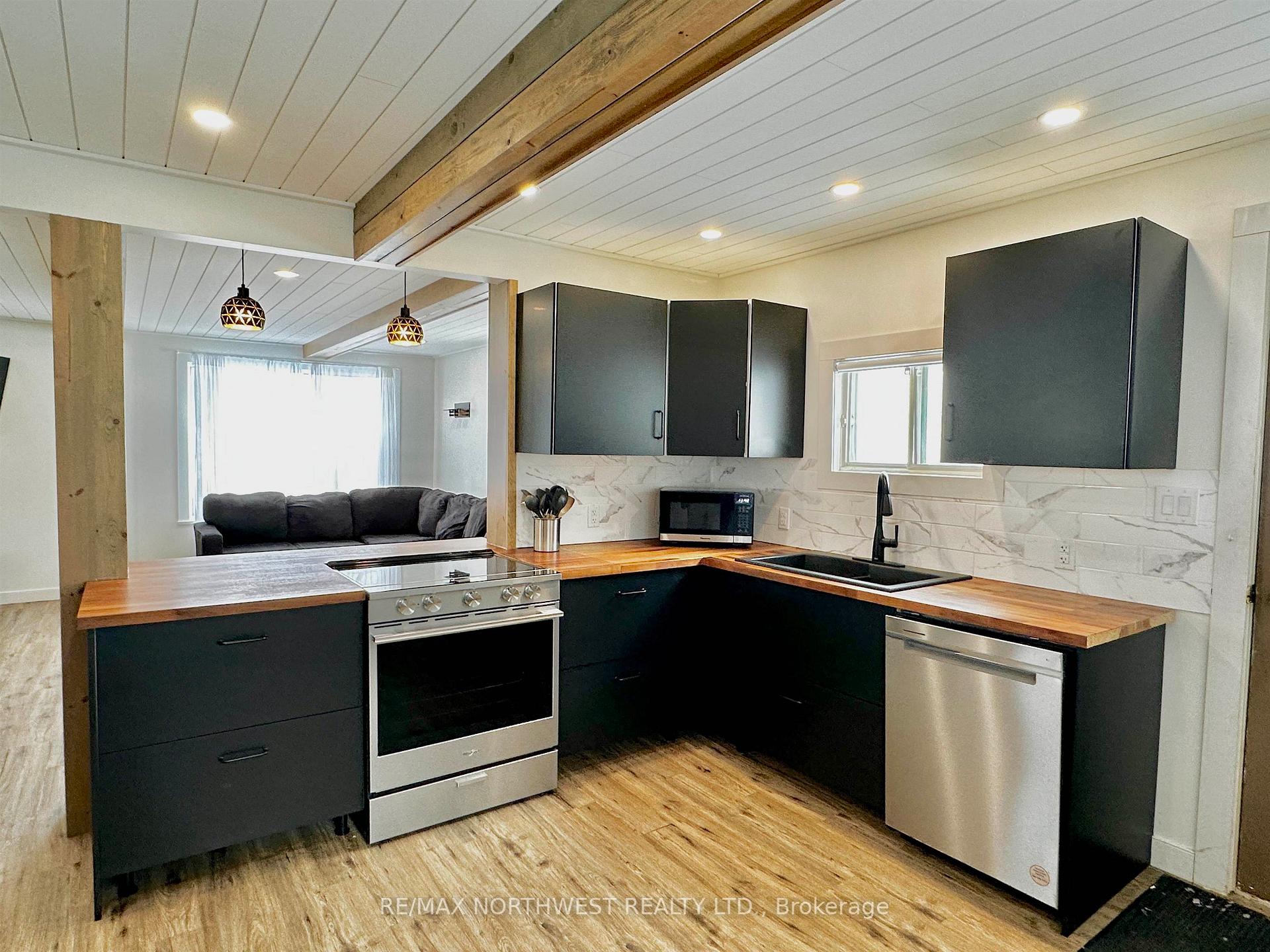 Photo 3 of 1201 Superior Street, Kenora, Keewatin — HOMEH