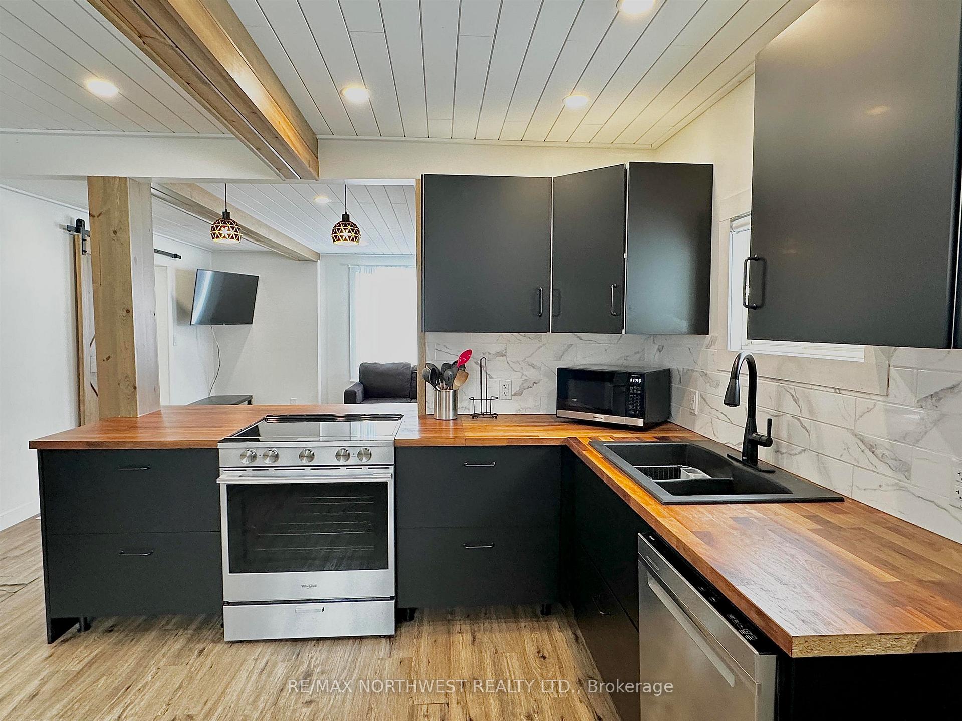 Photo 6 of 1201 Superior Street, Kenora, Keewatin — HOMEH