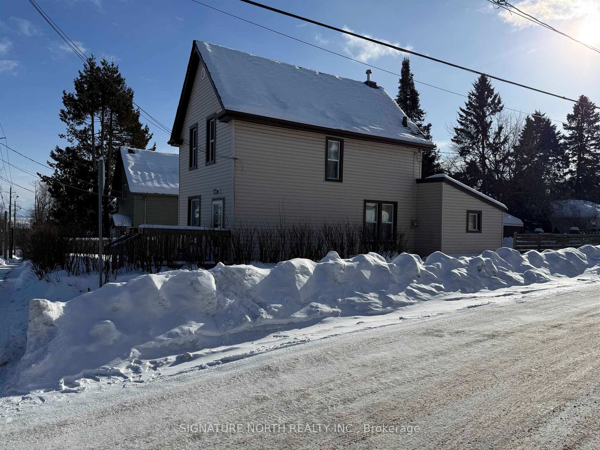 Photo 4 of 335 Dawson Street, Thunder Bay, College Heights — HOMEH