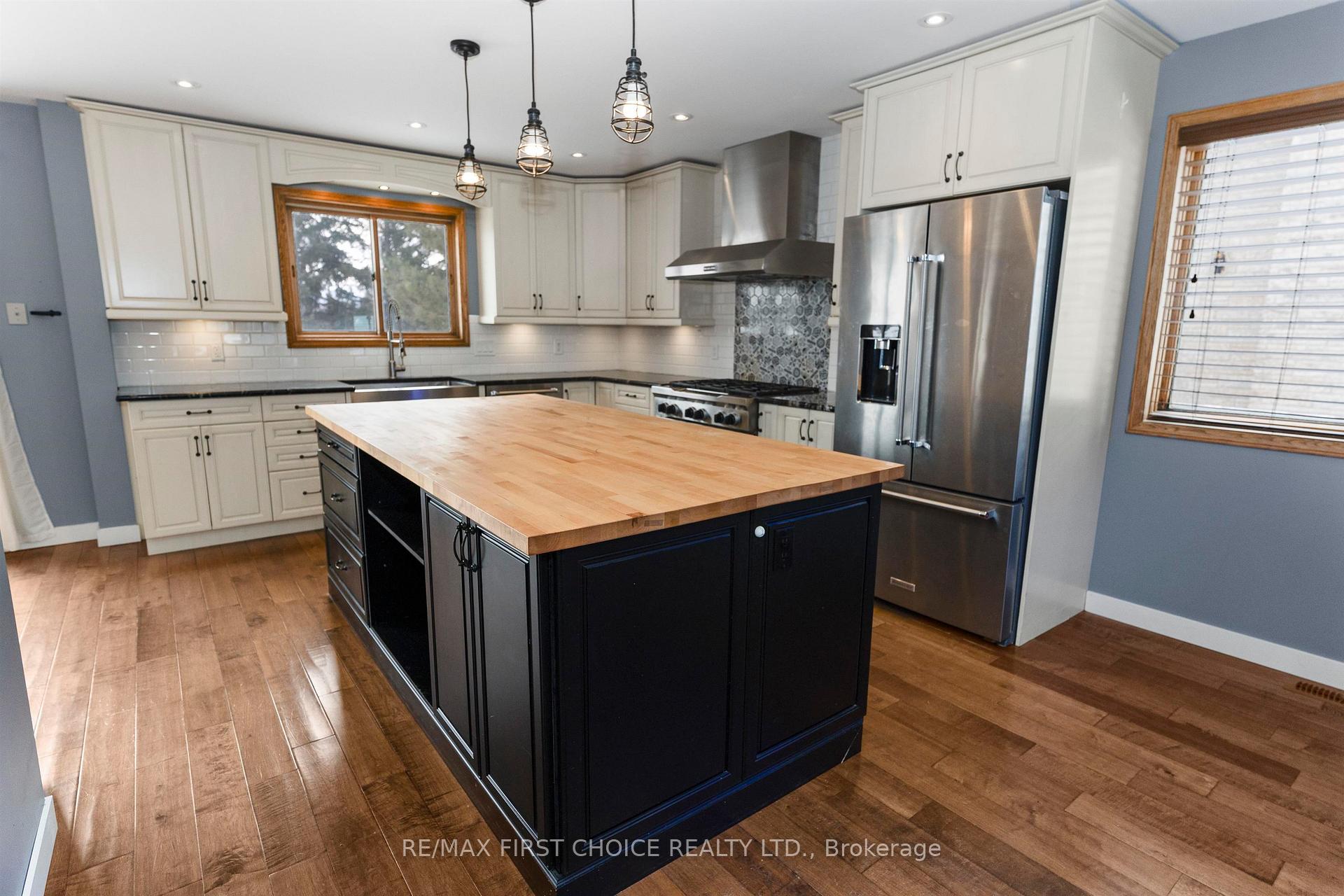 Photo 9 of 191 Skyline Avenue, Thunder Bay, John Street North — HOMEH