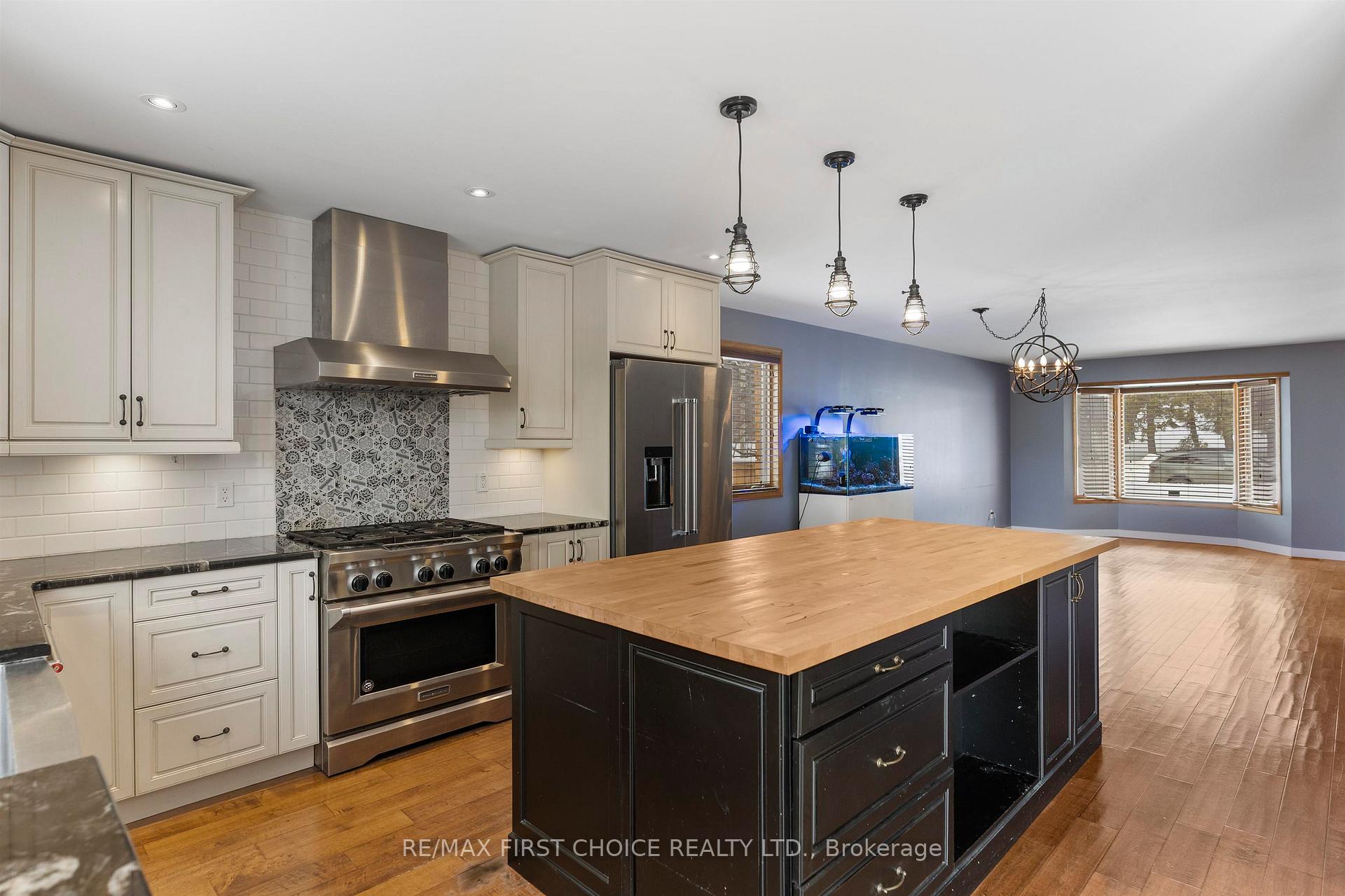 Photo 10 of 191 Skyline Avenue, Thunder Bay, John Street North — HOMEH