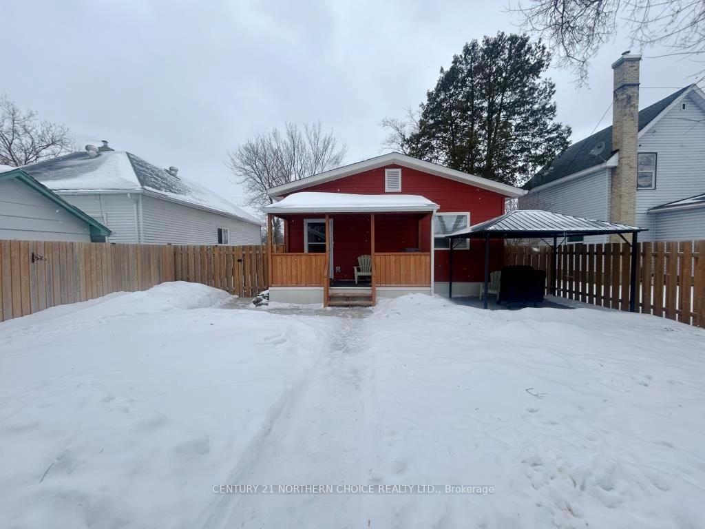 Photo 2 of 702 Armit Avenue, Fort Frances — HOMEH