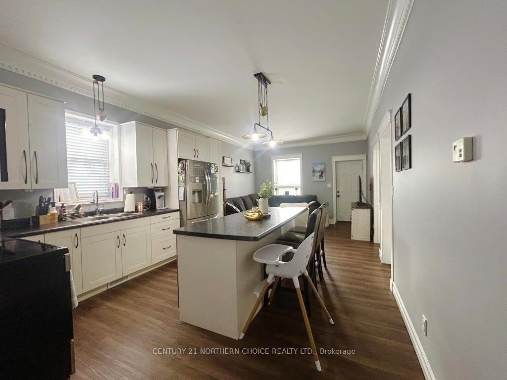 Photo 4 of 702 Armit Avenue, Fort Frances — HOMEH