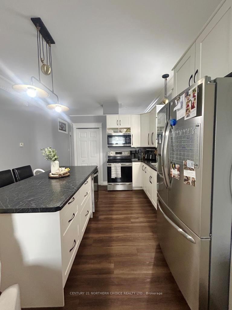 Photo 6 of 702 Armit Avenue, Fort Frances — HOMEH