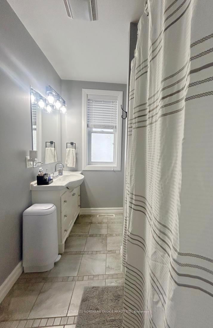 Photo 9 of 702 Armit Avenue, Fort Frances — HOMEH