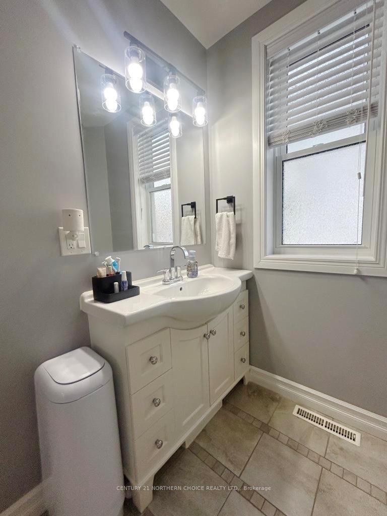 Photo 10 of 702 Armit Avenue, Fort Frances — HOMEH