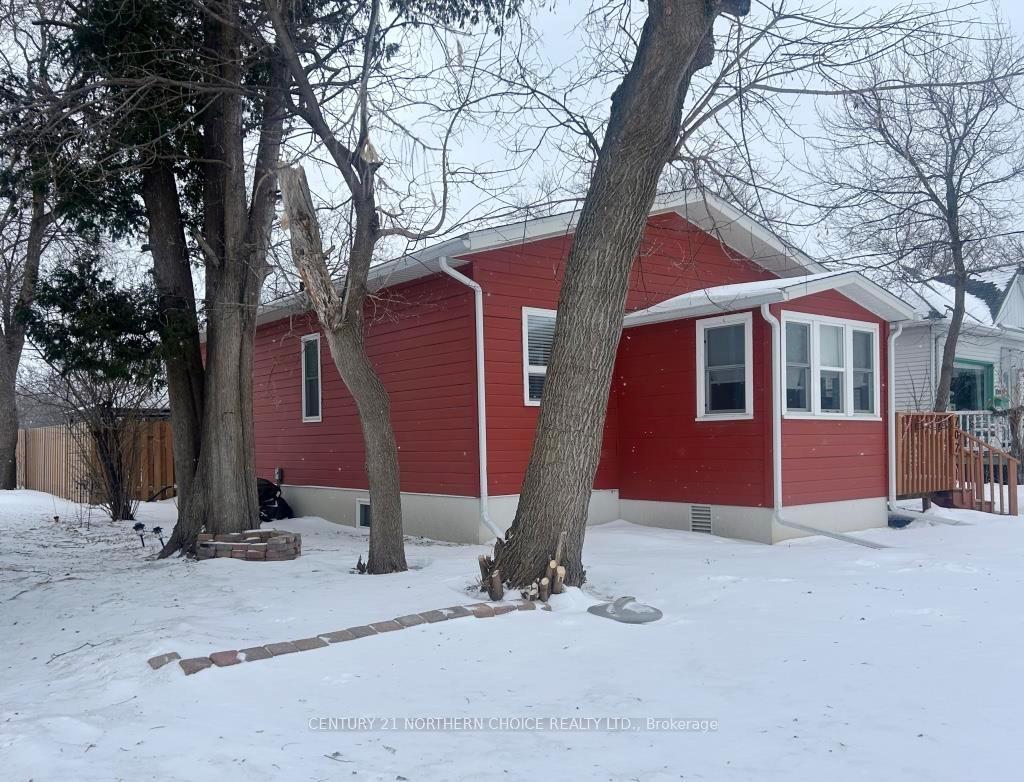 Photo 24 of 702 Armit Avenue, Fort Frances — HOMEH