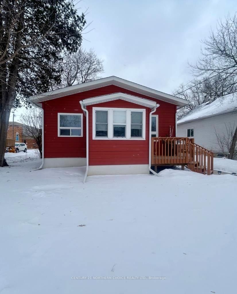 Photo 25 of 702 Armit Avenue, Fort Frances — HOMEH