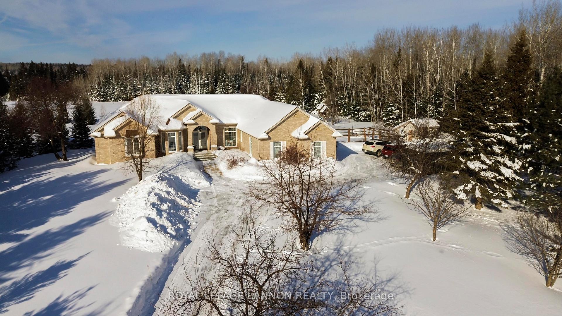 Photo 2 of 1866 Oliver Road, Thunder Bay, McIntyre South — HOMEH