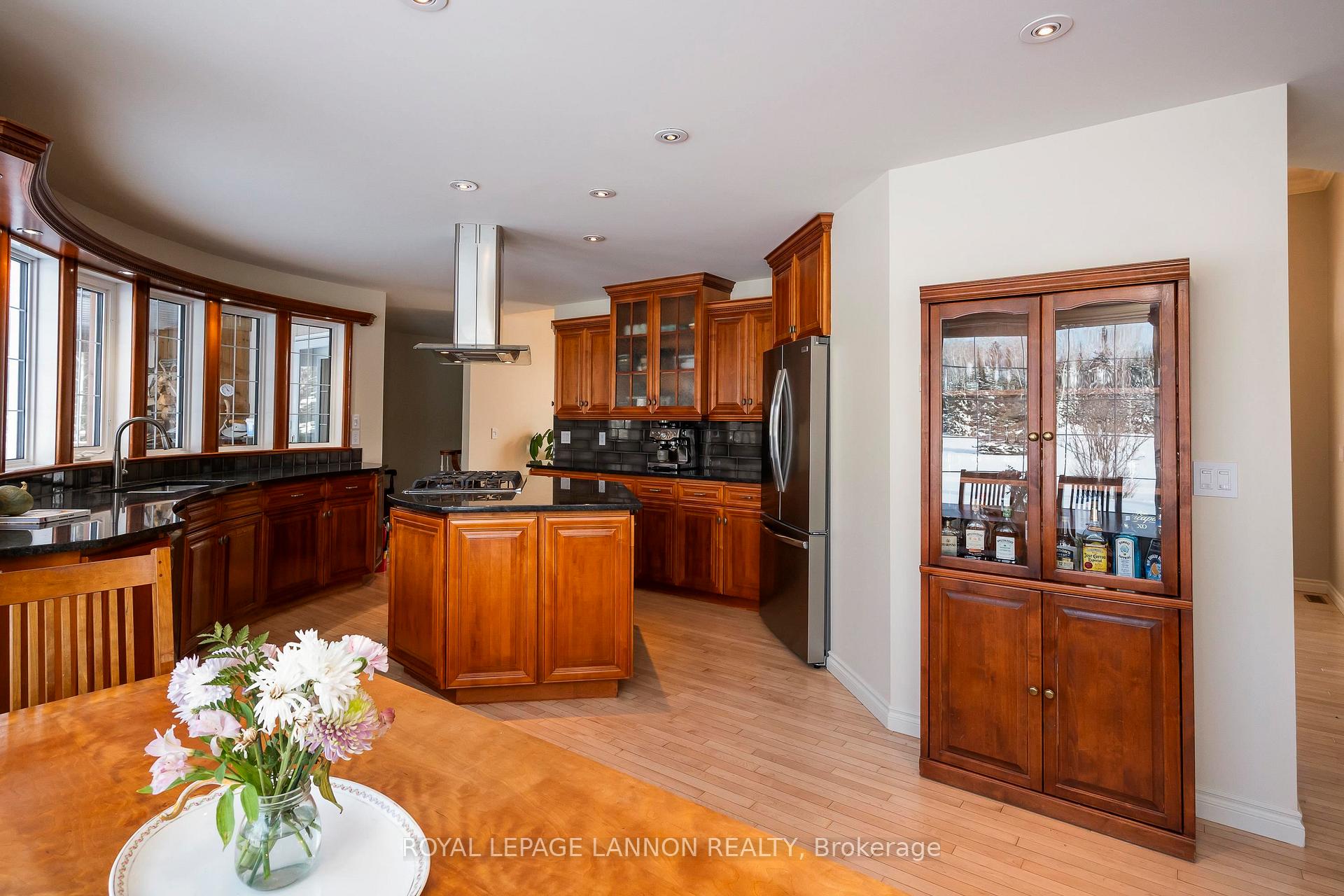 Photo 15 of 1866 Oliver Road, Thunder Bay, McIntyre South — HOMEH