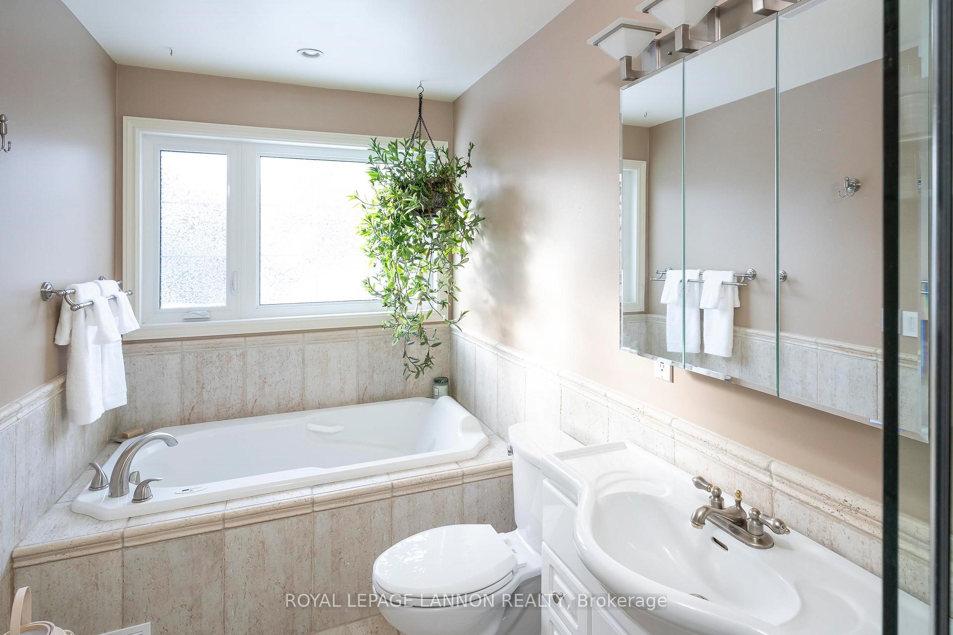 Photo 22 of 1866 Oliver Road, Thunder Bay, McIntyre South — HOMEH