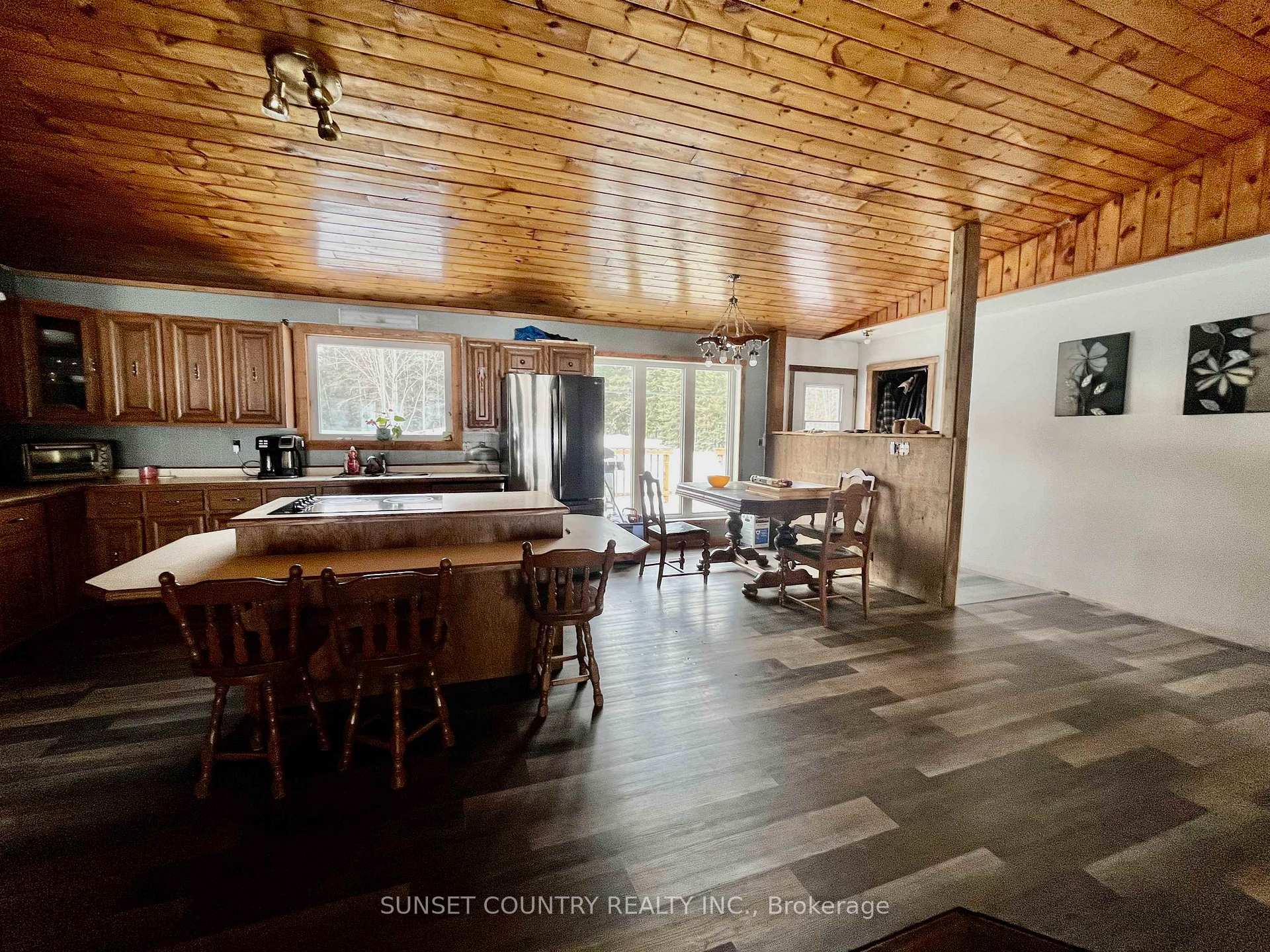 Photo 3 of 389 Parker Point Road, Kenora Remote Area, Oxdrift — HOMEH