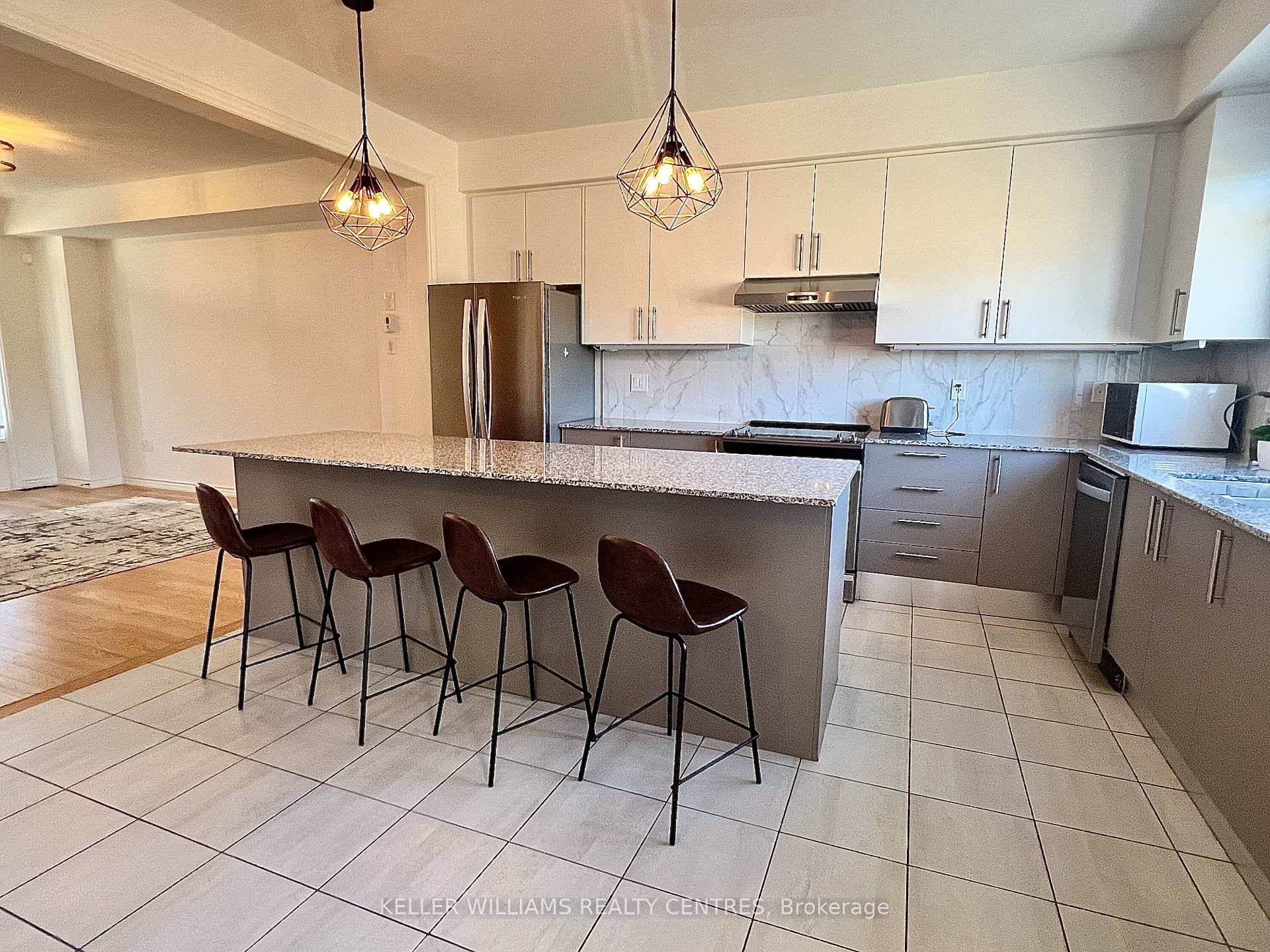 Photo 4 of 124 Elephant Hill Drive, Clarington, Bowmanville — HOMEH